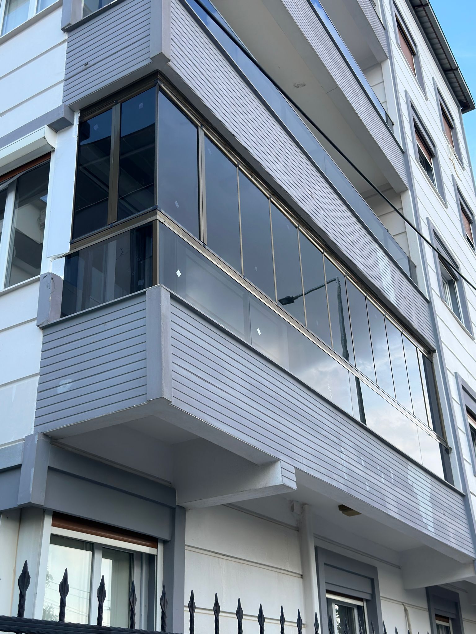 İzmir Torbalı katlanır cam balkon 2024 montaj fiyatları profesyonel kurulum