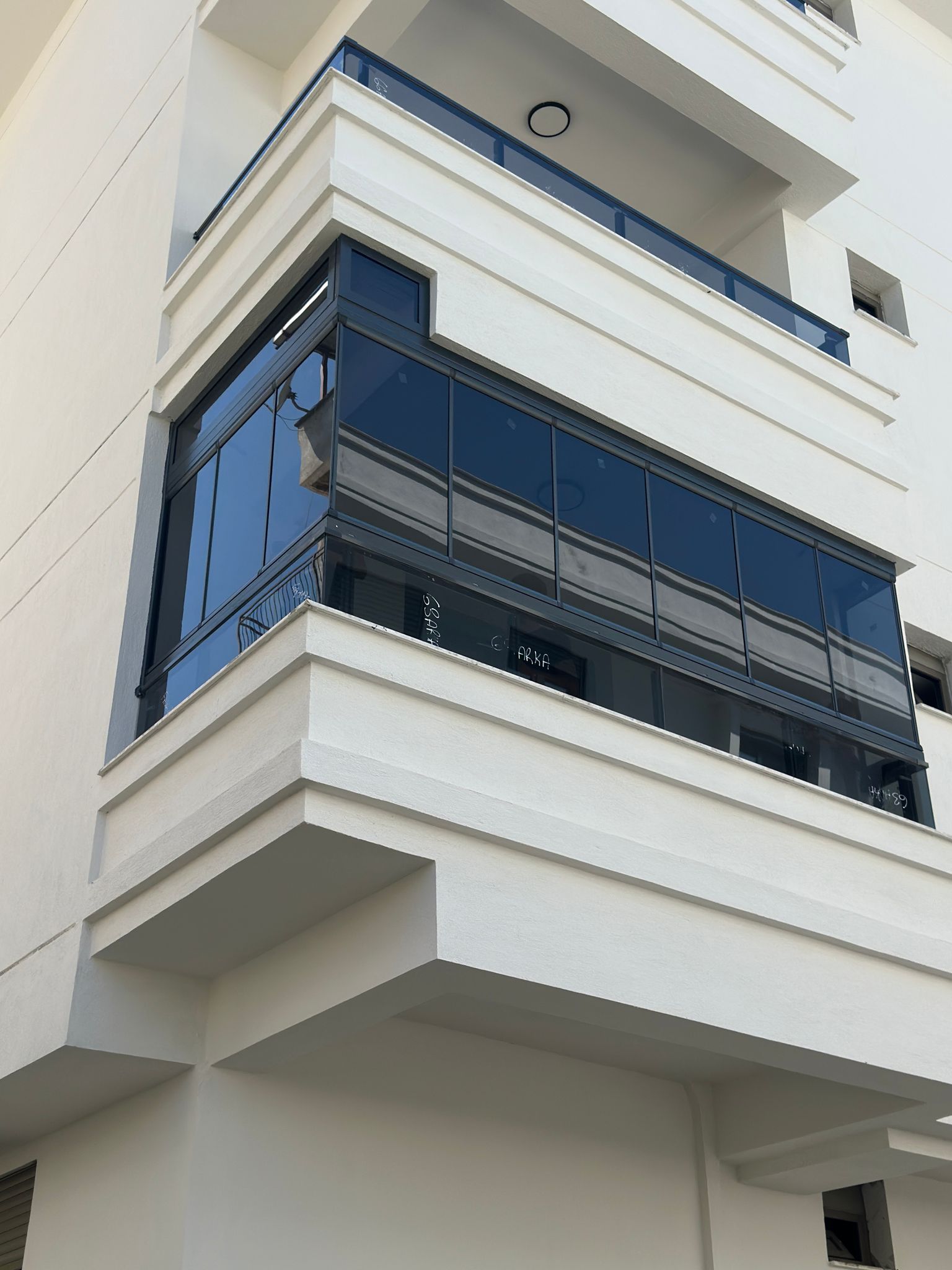 İzmir Torbalı katlanır cam balkon dış görünüm 2024 modern tasarım montaj