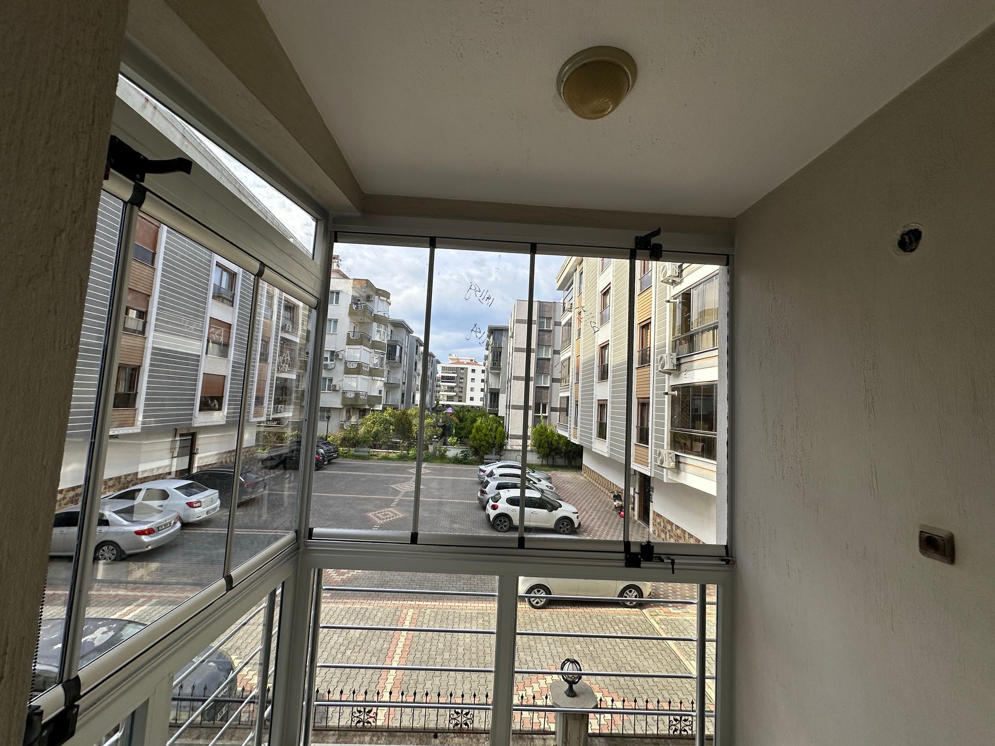 Torbalı İç Mekan Katlanır Cam Balkon